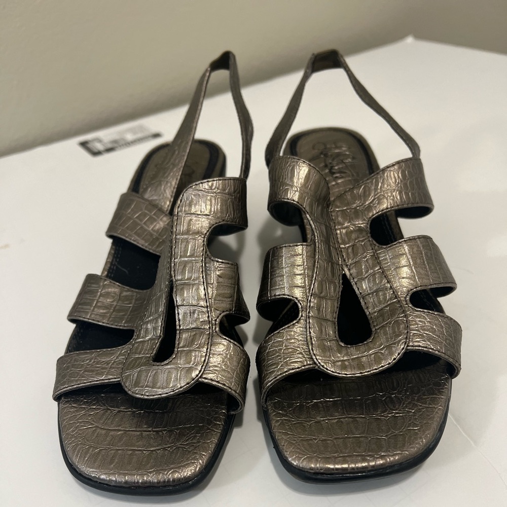 Women's Size 7M Life Stride Sandals
